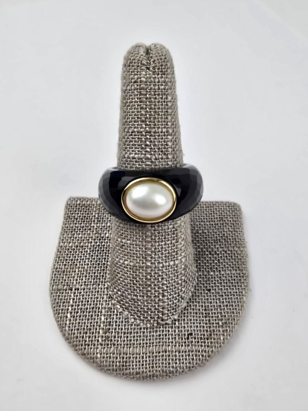 Round Cultured Freshwater Pearl On Black Jade w/ 10k Yellow Gold Ring Size 7.5